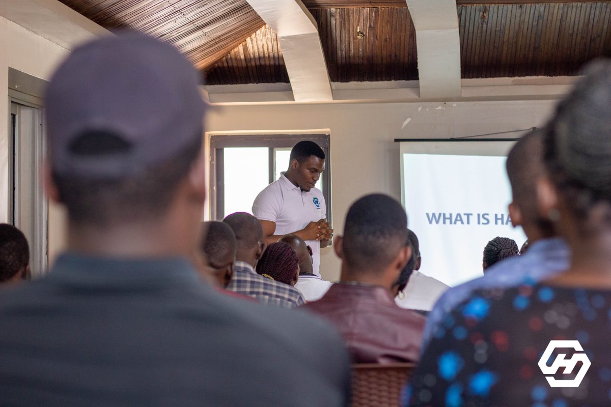 ShillingHappy's tweet photo. Happy Shilling opened internship spots in April for roles like Administration, Marketing, and IT. From 150 applicants, 60 were picked for a 30-day program. They started with a breakfast meeting, sharing company goals. Everyone's eager for a month of learning and fun! 🎉 #Learning https://t.co/jUDsLdwUBs