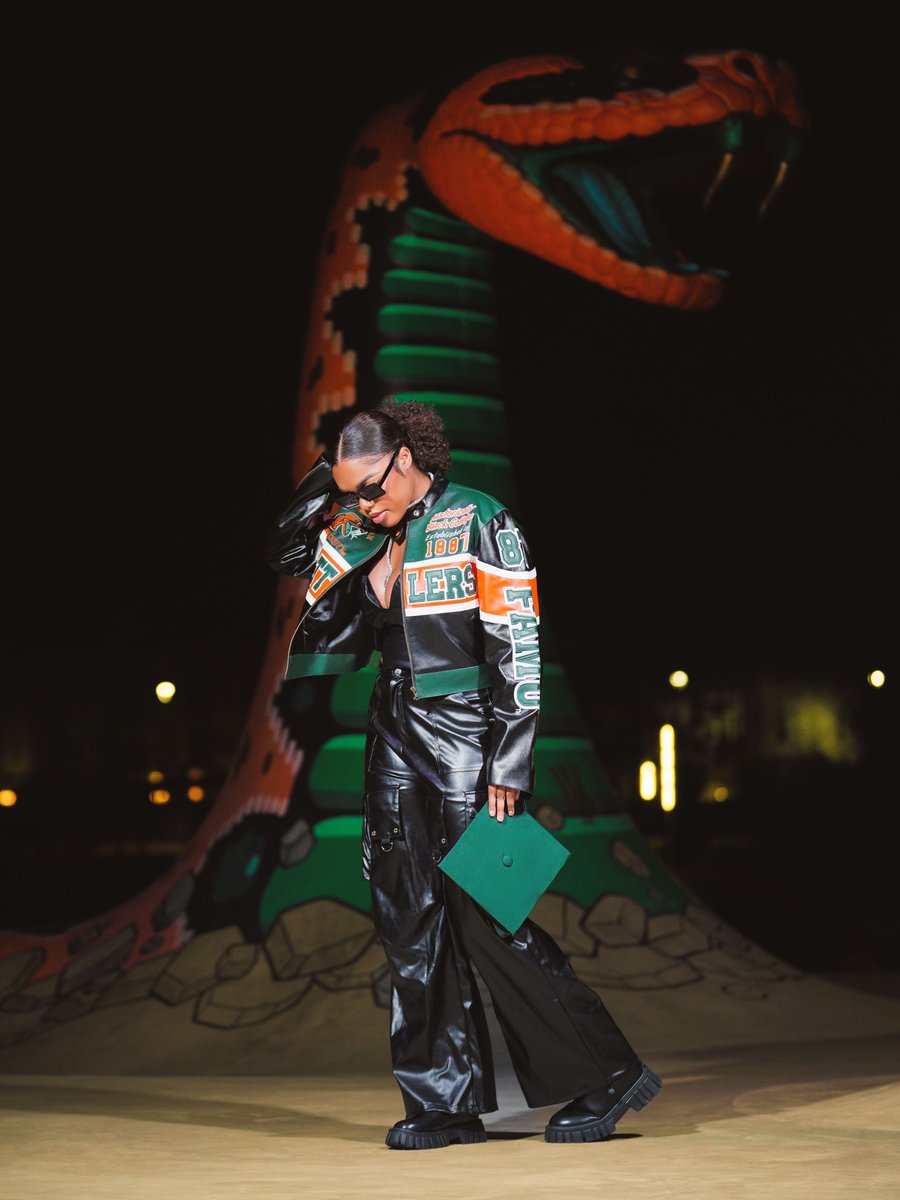 mbluvmu's tweet photo. Out the jam✌🏽🎓 #FAMUGrad https://t.co/7SlrutKnAw