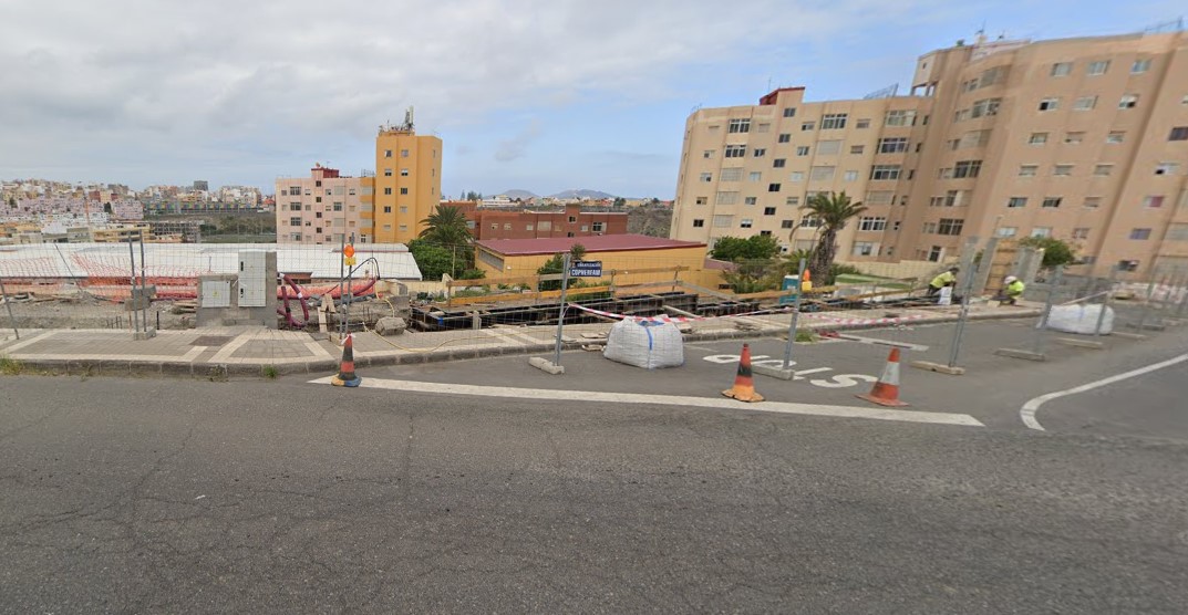 mirametvcom's tweet photo. 🟠 Mírame Noticias | Educación declara de emergencia la reparación de un muro en el IES Jerónimo Saavedra en Las Palmas de Gran Canaria 
https://t.co/303D5hjSRF https://t.co/7V99MNUWOM