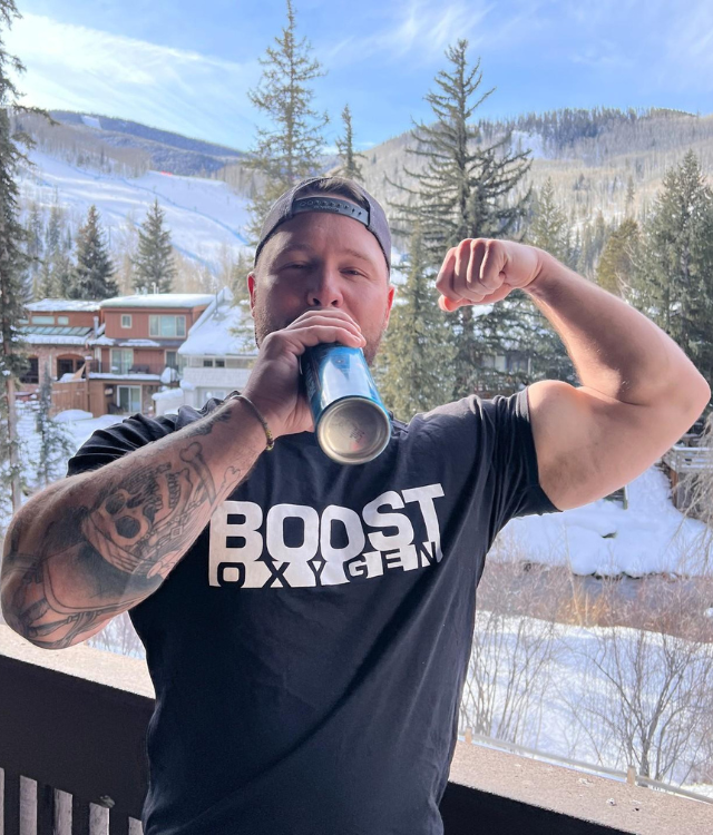 Thanks to bodybuilder, lifestyle and fitness coach and “Mr. Colorado” Brandon Endy for sharing this photo using Boost Oxygen during a recent trip to high-altitude in Vail, Colorado! 💪💥😎

#boostoxygen #altitude #Colorado #fitness #travelsmart #HealthyLiving #bodybuilding