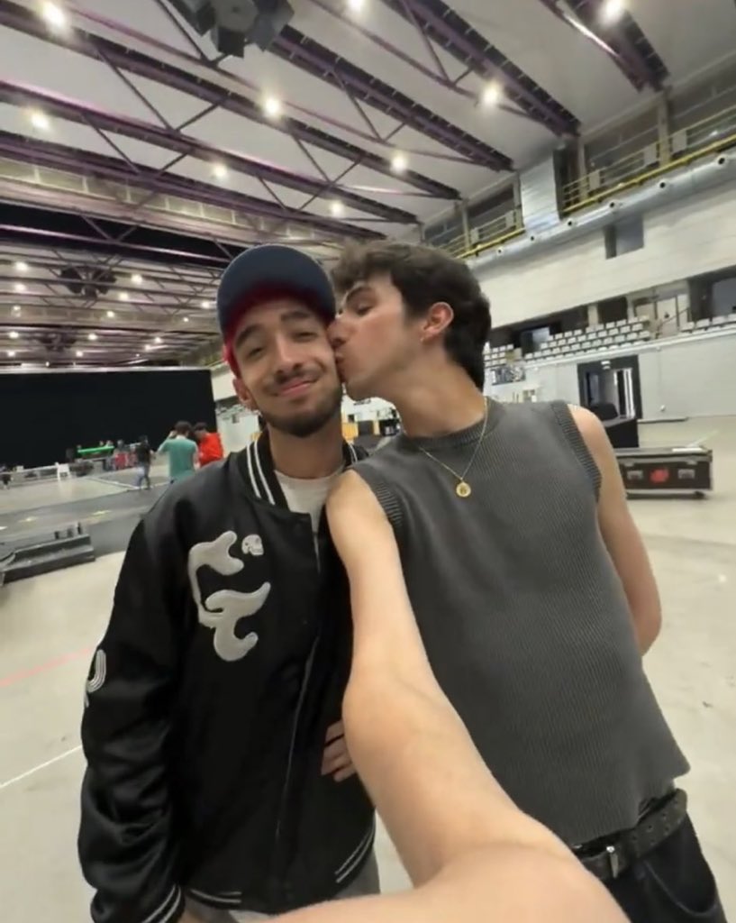 paula 🌸💐 tweet media