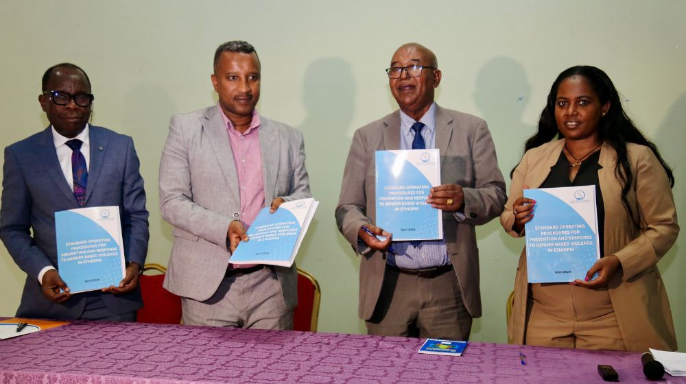 Today, MoWSA, UNFPA, @GBVAoR - and with the support of Canada & Norway - launched the National Standard Operating Procedures (SOPs) for Gender-Based Violence (GBV) prevention, risk mitigation, and response in #Ethiopia: unf.pa/4dbiwPZ Together, we stand against #GBV! 💪