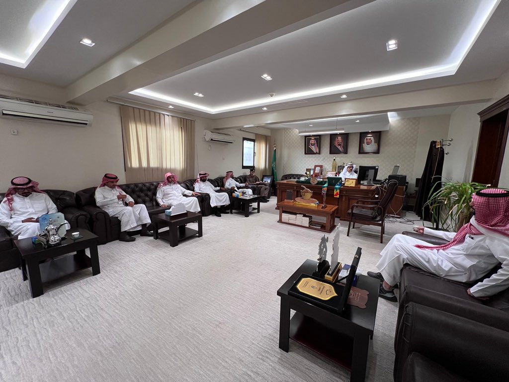 r334k's tweet photo. محافظ #رياض_الخبراء أ. فهد السلطان يستقبل رؤساء ومدراء الدوائر الحكومية ومنسوبي المحافظة المهنئين بعيد الفطر المبارك ويقيم افطار بهذه المناسبة . https://t.co/BQnZTCPKxn