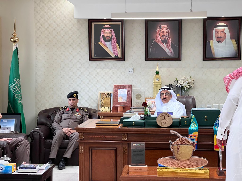 r334k's tweet photo. محافظ #رياض_الخبراء أ. فهد السلطان يستقبل رؤساء ومدراء الدوائر الحكومية ومنسوبي المحافظة المهنئين بعيد الفطر المبارك ويقيم افطار بهذه المناسبة . https://t.co/BQnZTCPKxn