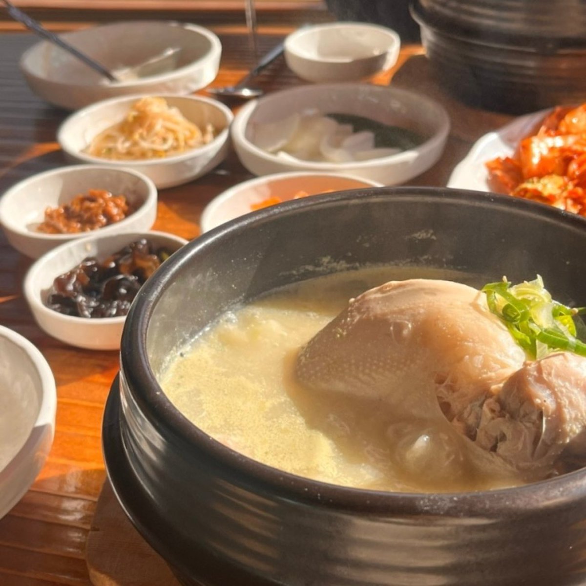 240415 #태용 with #우리칠 🥘 백제삼계탕13월 — 경남 창원시 진해구 태백서로47번길 19 — naver.me/xRPYwfeJ D-608 #TAEYONG #NCT #NCT127 #언제나_태용이편 #AlwaysHereTaeyong