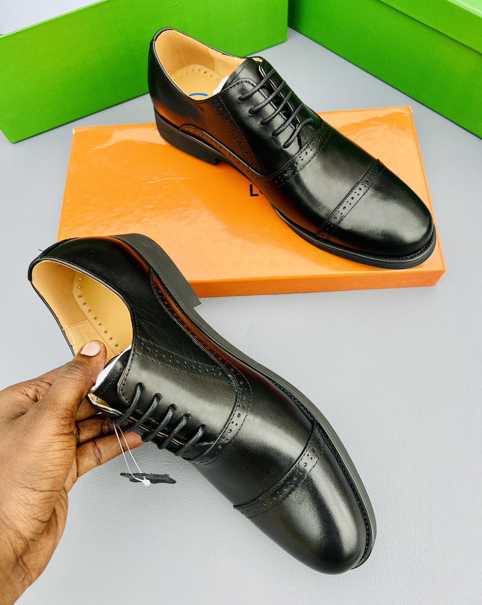 Clarks shoes 🔥✅ Pure leather 💯🔥 Price 135,000/= Karibuni sanaa Unaweza kutupigia 0620111462✅🔥