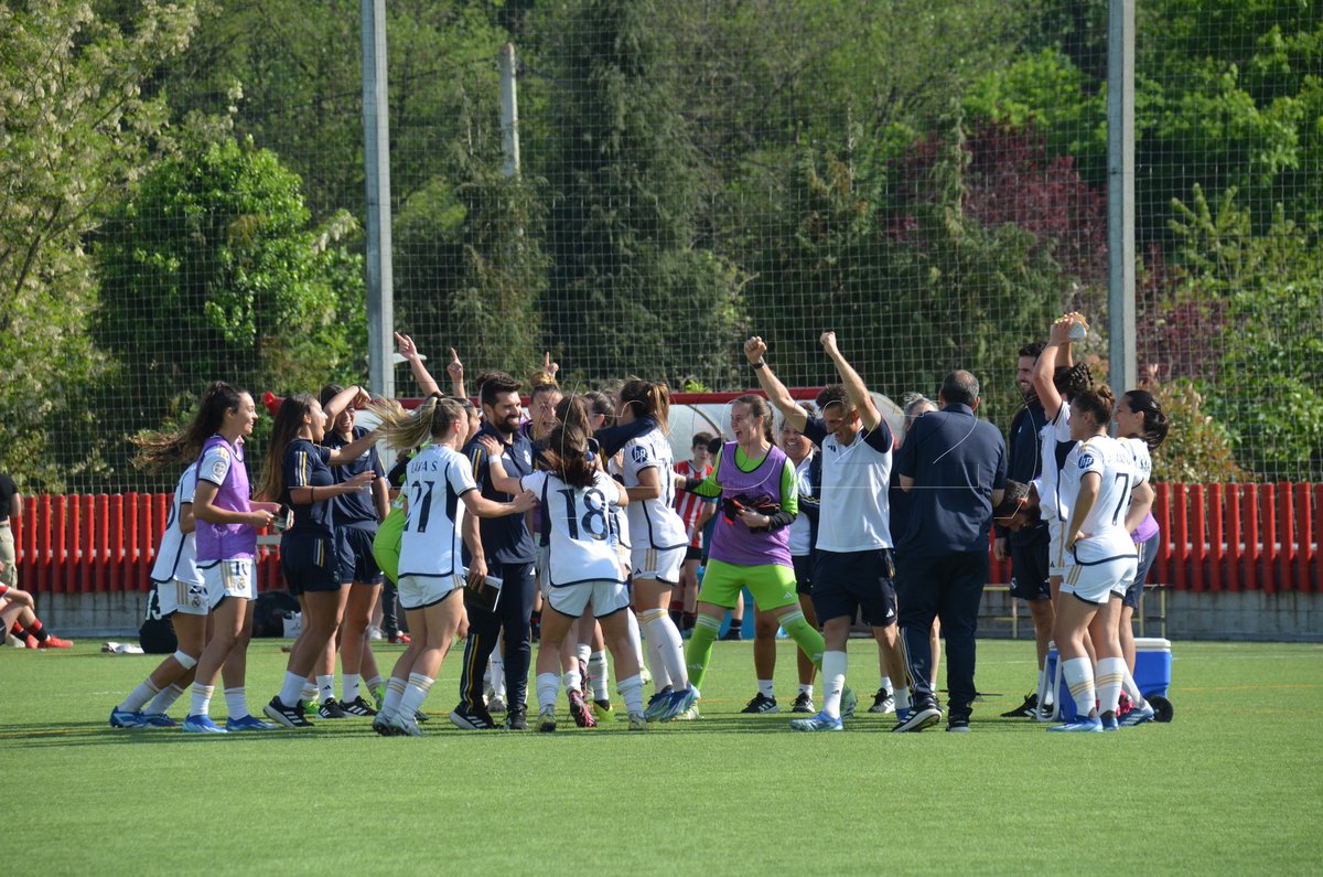 📣 El próximo domingo el <a href="/realmadridfem/">Real Madrid C.F.</a> "B" podría conseguir el título de liga y ascender a 1ª RFEF.

Juegan a las 16:00 en el Campo 10 de la Ciudad Deportiva de Valdebebas. 

🎟️ La entrada es GRATUITA para todo el público. 

Después de la gran temporada que están haciendo, que