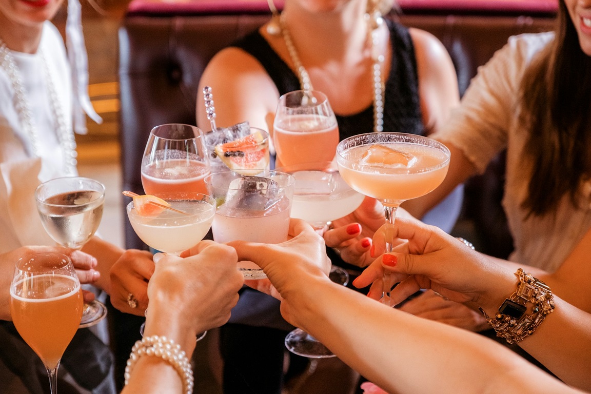 CHEERS 🥂 Our cocktail masterclass parties are very popular and are perfect for hen or stag do's, a birthday party or gathering friends together. To book your next night out head to our website: centenarylounge.com/cocktail-maste… #Cocktails #drinks #cheers #centenarylounge