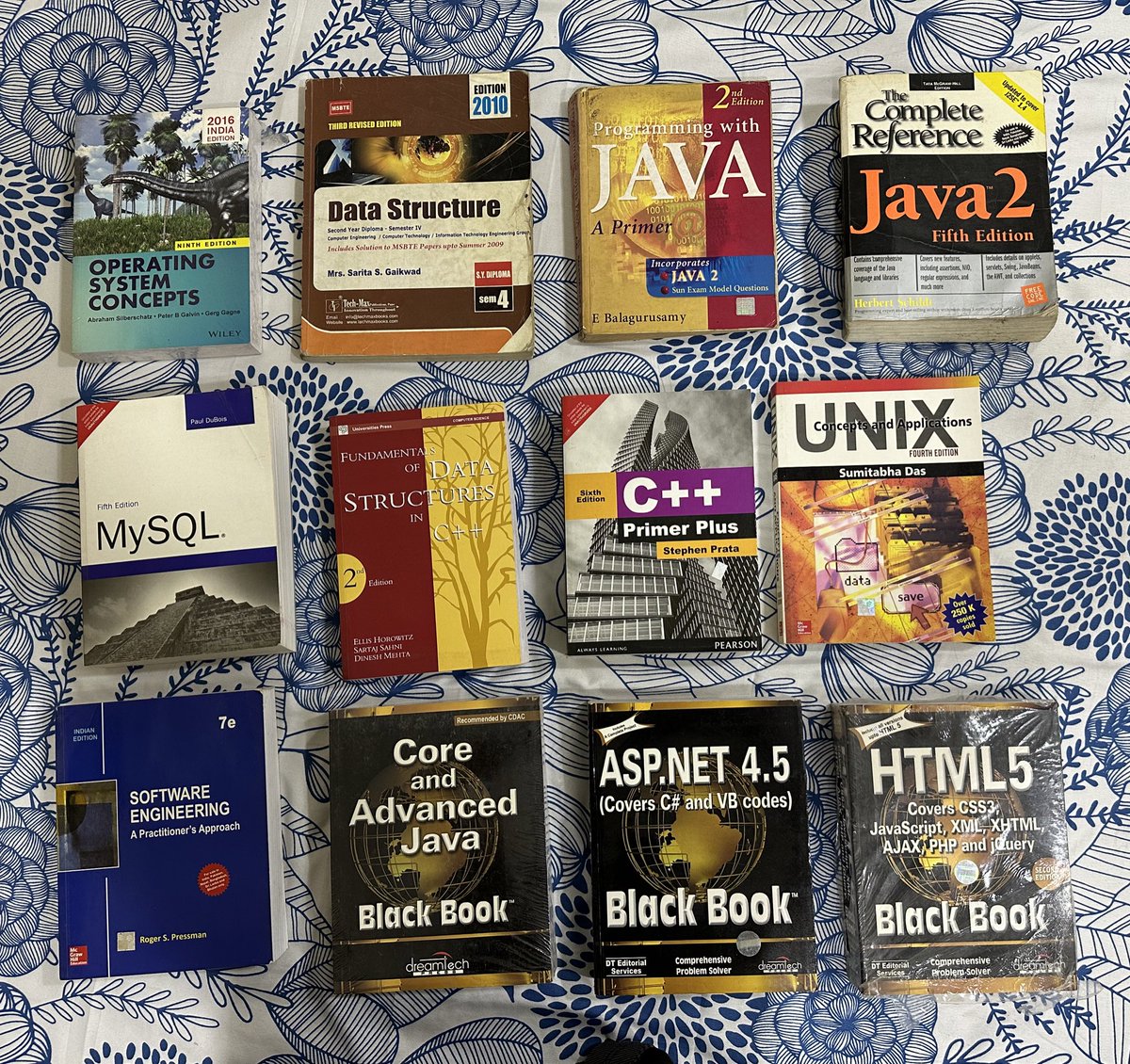 AkshayGaikar2's tweet image. Hey IT students 📚! I’ve got a couple of brand-new, still-sealed tech books that could help in your studies. Planning to give them away for free, you’d just cover shipping. Interested? DM me. #TechBooks #FreeResources #StudentLife #student #FreeBooks #ITstudentLife #coding #study
