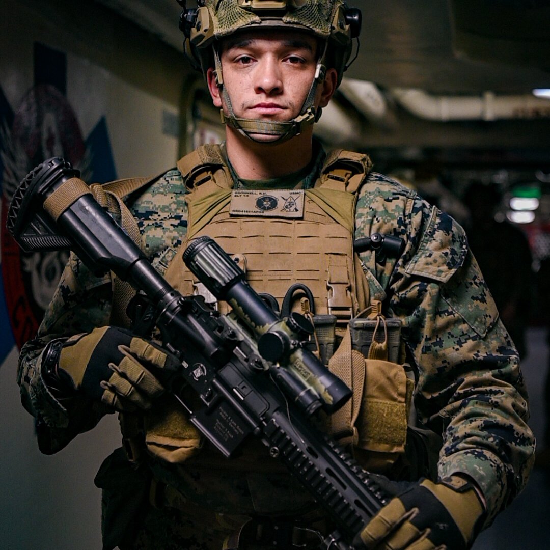 #USMarines assigned to Battalion Landing Team 1/8, @The24MEU, take part in a security training exercise aboard the San Antonio-class amphibious transport dock #USSNewYork (#LPD21), April 12, 2024. @USMC #USNavy #C2F #COMPTUEX24 @USFleetForces