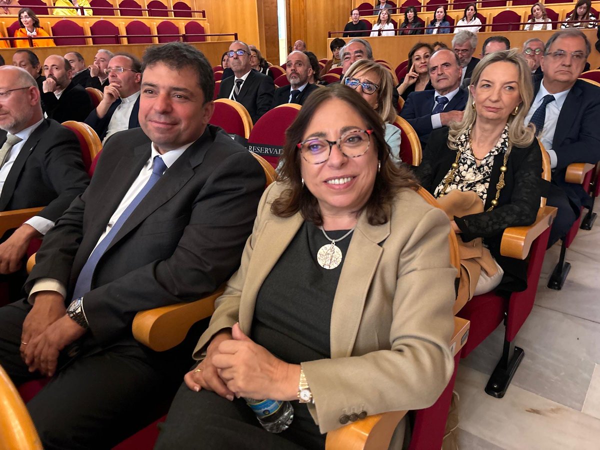 Nuestros diputados <a href="/CarlosGallo73/">Carlos  Gallo </a> y <a href="/RaquelContr2/">Raquel Contreras</a>  asisten al acto de investidura del empresario burgalés José Ignacio Nicolás-Correa como Doctor Honoris Causa en la <a href="/UBUEstudiantes/">Universidad Burgos</a>
<a href="/NicolasCorreaSA/">Nicolás Correa S.A.</a> 
👨‍🎓 #UniversidadDeBurgos