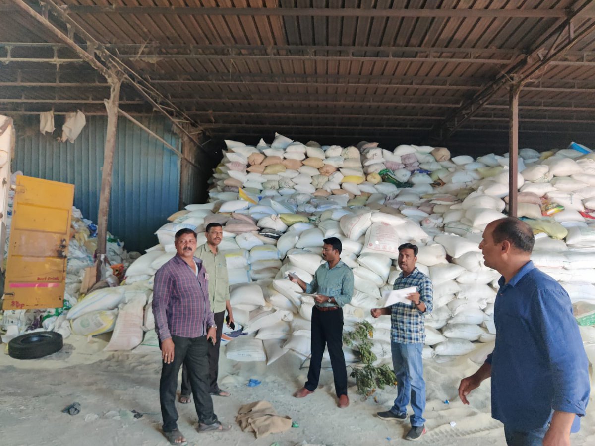 'District police task force operation against organized illegal PDS rice recycling ring using fake bills. Approx 500 tons of PDS rice, 3 Lorries and 4 DCMs worth 2 Crore seized.@TelanganaCOPs @TelanganaDGP