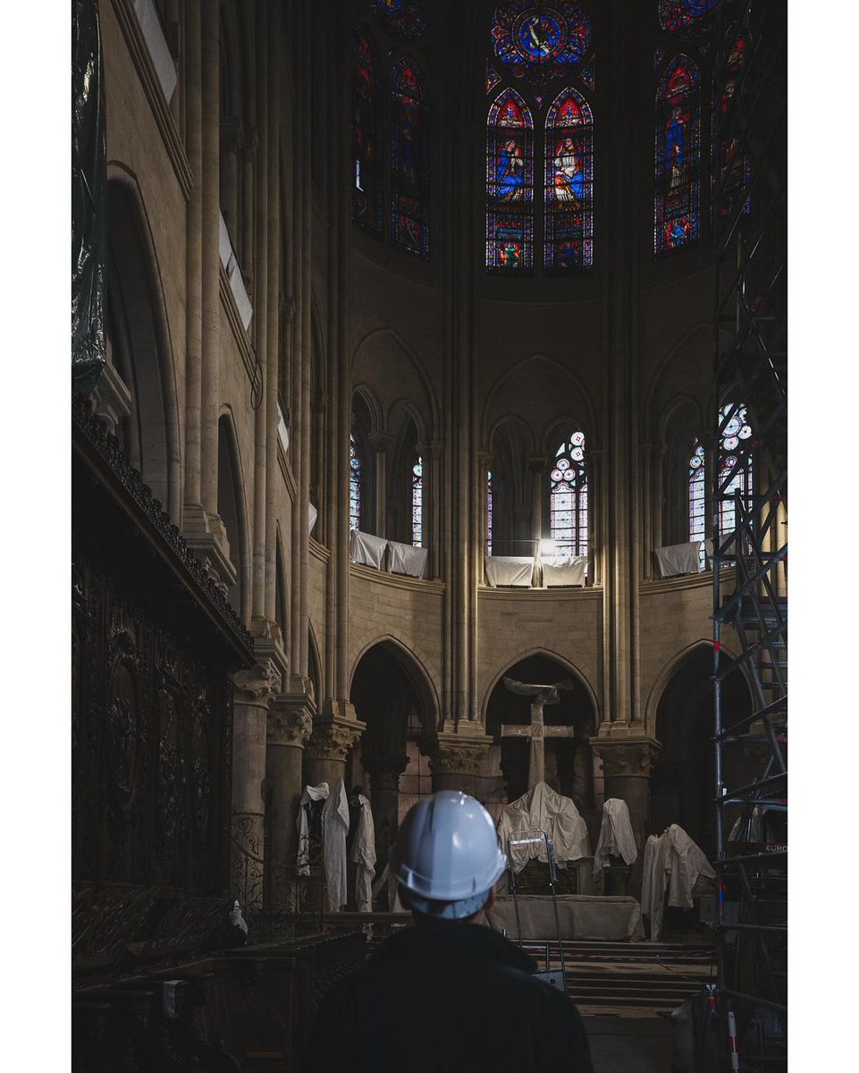 Il y a cinq ans, nous regardions, impuissants, la cathédrale Notre-Dame de Paris s'embraser. Il y a cinq ans, @EmmanuelMacron lançait la reconstruction de l'édifice avec nos artisans. À la veille de la réouverture, l'engagement pris du Président a encore été tenu. Fierté.🇪🇺🇫🇷