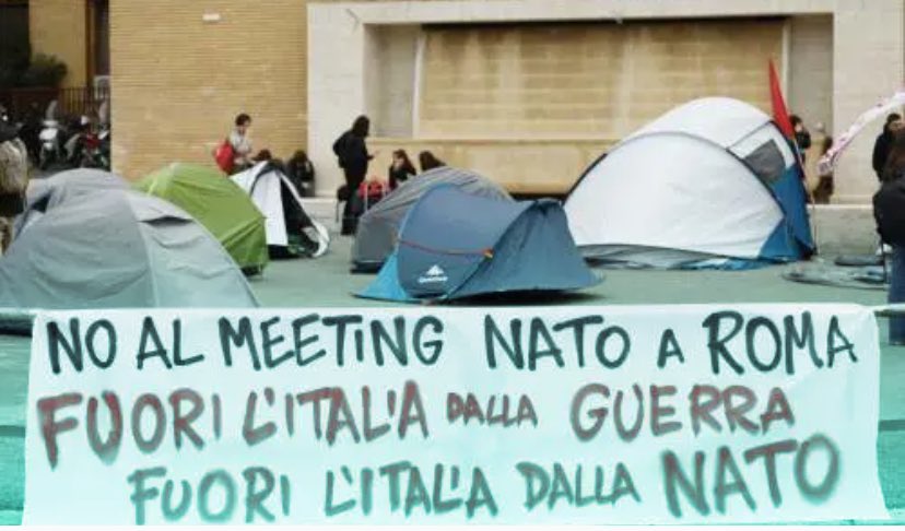 RobertaFw3i's tweet image. Alla sapienza sono con le tendine “ contro il genocidio e fuori l’Italia dalla NATO”
Ma questi sono fuori di melone
#ProPal
#ProIran