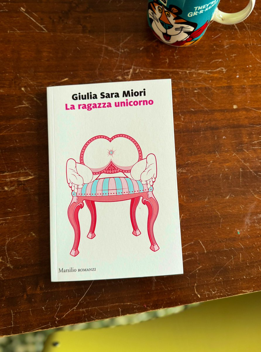 Eccolo!!! Lo aspettavo come si aspetta che un sogno si avveri! L’esordio al romanzo della mitica @GsMiori ! Ora vado che la ragazza unicorno ha qualcosa da dirmi! 🌈🦄🩷 Grazie anche a @MarsilioEditori per la copia 🙏