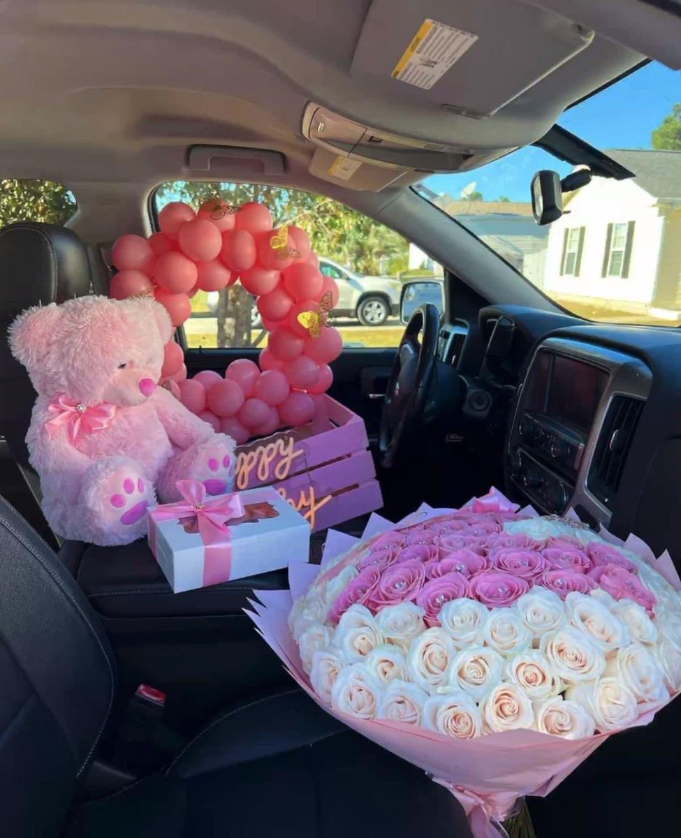 Prettyarii21's tweet photo. - I think every girl should experience this at least once in their lifetime 🥺🧸💐 https://t.co/mukErwauFN