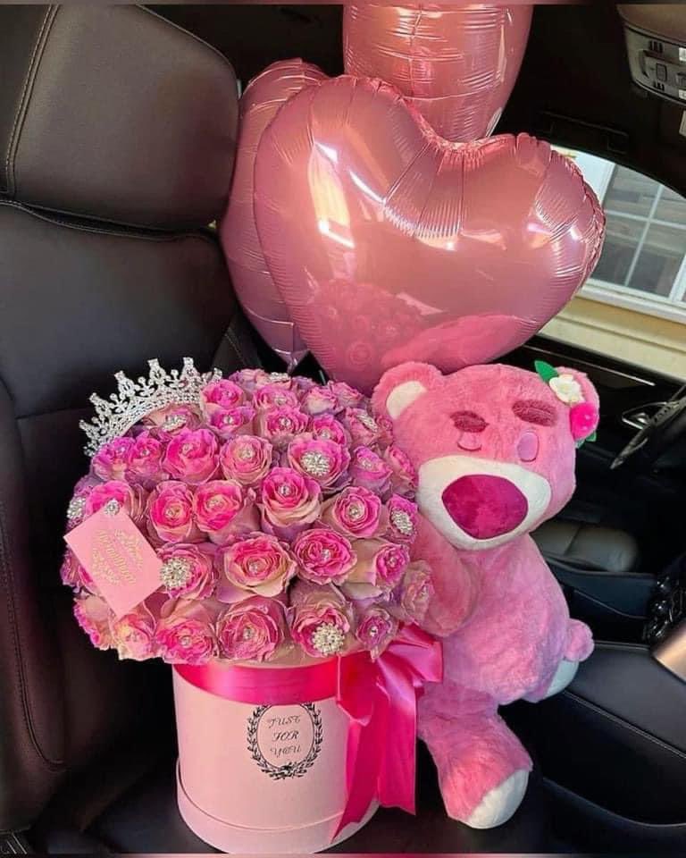 Prettyarii21's tweet photo. - I think every girl should experience this at least once in their lifetime 🥺🧸💐 https://t.co/mukErwauFN
