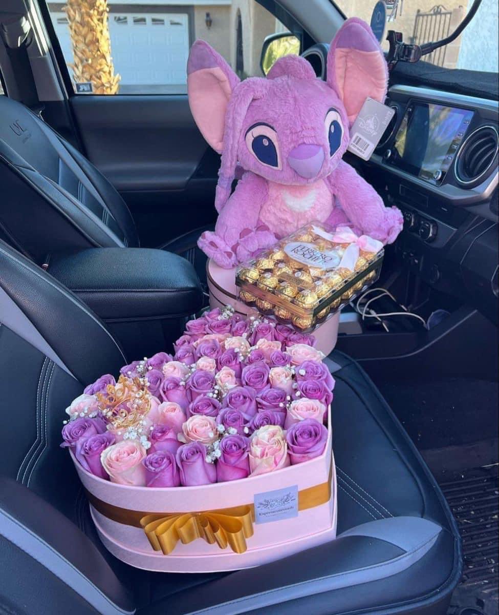 Prettyarii21's tweet photo. - I think every girl should experience this at least once in their lifetime 🥺🧸💐 https://t.co/mukErwauFN