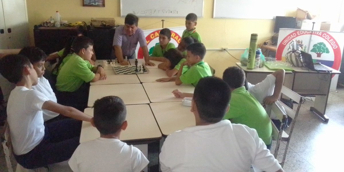 Estudiantes del Colegio El Caujaral y Escuela Orlando Ramón Jiménez reciben taller sobre fundamentos básicos y jugadas en ajedrez. #VamosPaLanteMaduro @Dimary08