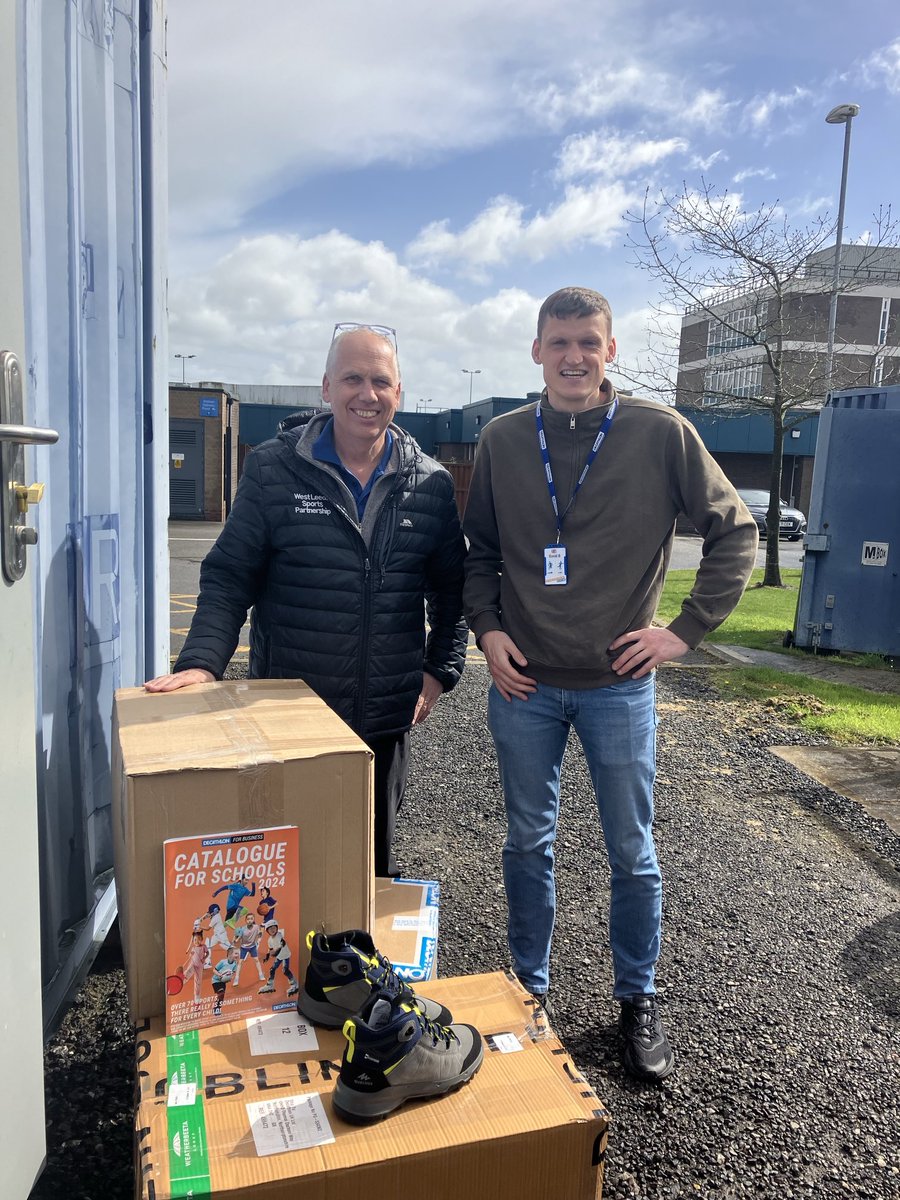 Thanks to Dave Decathlon Leeds delivering loads of new OAA equipment for Leeds Schools to access outdoors thanks to community committee funding ⁦@MarkJSewards⁩ ⁦@edleeds⁩ and all other councillors for your support ⁦⁦@DecathlonUK⁩