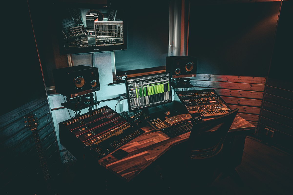🤘This is where metal has a home! Find Firecrest Studio in Germany equipped with a pair of SC3070 🔥 📸: @firecrest_studio #eveaudio #studiomonitors #SC3070 #metal #metalmusic #recording #mixing #mastering #studiolife #studiogear