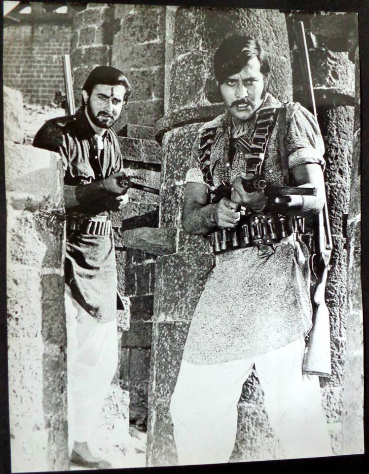 Vinod Khanna and Kabir Bedi in Kuchhe Dhaage (1973)
#vinodkhanna #kabirbedi #70s #bollywoodflashback