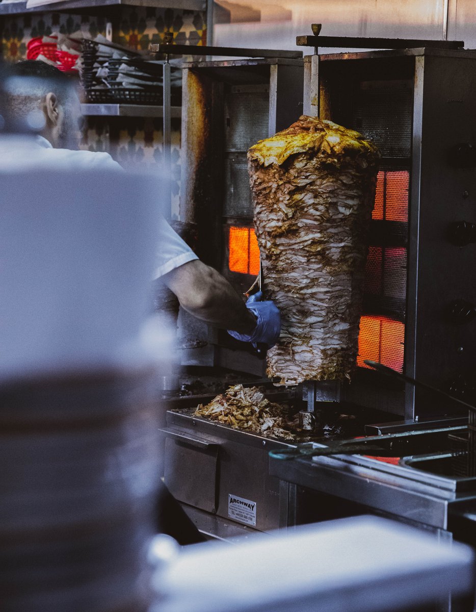 Hands up if you love shawarma 🤩🙋‍♂️
.
.
.
#lebeanse #Mondayfood #bakchich #loveliverpool #whoshungry #lebanesecuisine #liverpoolfoodie #liverpoolfoodblog #boldstreet #shawarma