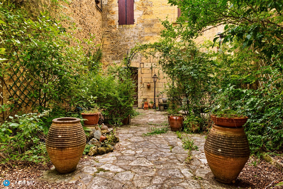 P is for Pots ...

#AlphabetChallenge #WeekP #GardenPots #France #Travel #ThePhotoHour