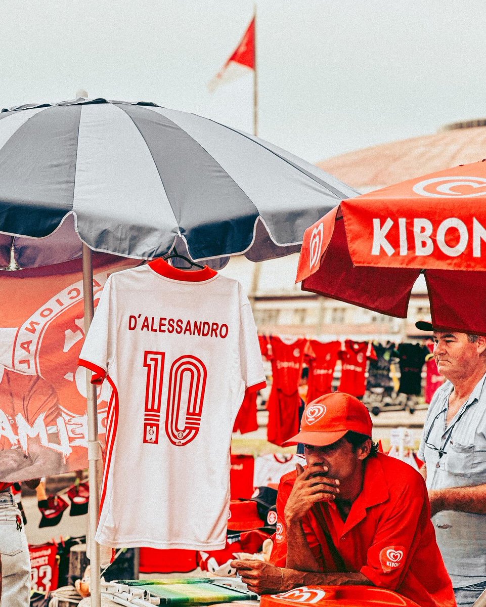 nandochassot's tweet photo. Hoje o maior 10 que esse estádio ja viu jogar, completa 43 anos! Parabéns ídolo 👏🇦🇹 @dale10 https://t.co/YdyVYv3KVm