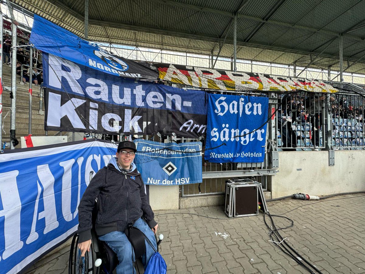 rollenderhsvfan's tweet photo. 2.Bundesliga: 1.FC Magdeburg gegen Hamburger SV (2:2)
#Fussball #fussballspiel #fotos #bilder #groundhopper #groundhopperapp #futbology #rautenfranz #rollenderhsvfan #hsv #nurderhsv #hamburgersv #fcmagdeburg #magdeburg #hamburg #2bundesliga #mdccarena #sonntag #wochenende https://t.co/eDgAKd47B6