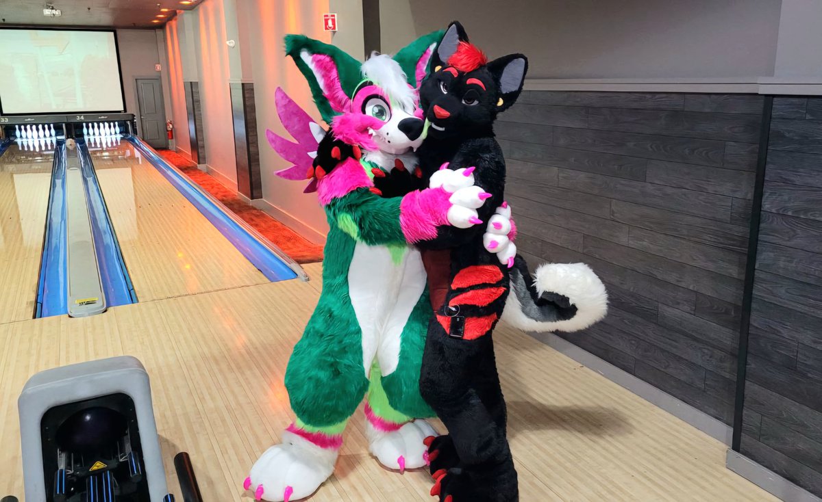 Just two dogs doin dog things 🐕❤️ #MoreFurLessMonday 🐺🐉- @DraxusTheWagon 🪡 - @MoreFurLess 📷 - @EdgyBadgerBoi