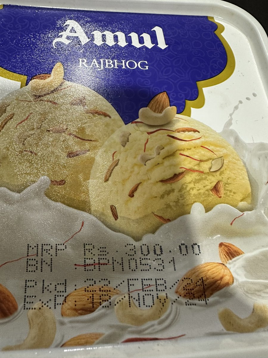 andypraneet's tweet photo. Sealed pack of 1liter amul icecream has half the content. It was delivered by @SwiggyInstamart. Please see pics and batch number and take action if it is tampering or a production issue as this is not expected from a giant company like yours. @Amul_Coop @amulcares @SwiggyCares https://t.co/sVQudozdvJ