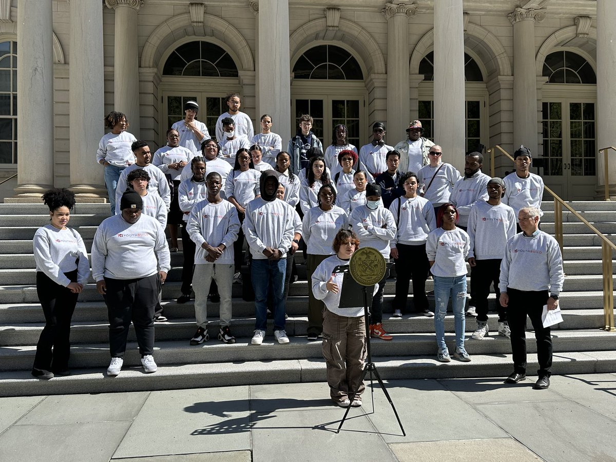 @NYCCouncil @NYCSpeakerAdams @althea4theBX We are on the steps asking for you to support #YouthBuild in the City Budget @NMICnyc @NewSettlementNY @QCHnyc @YAYouthBuild