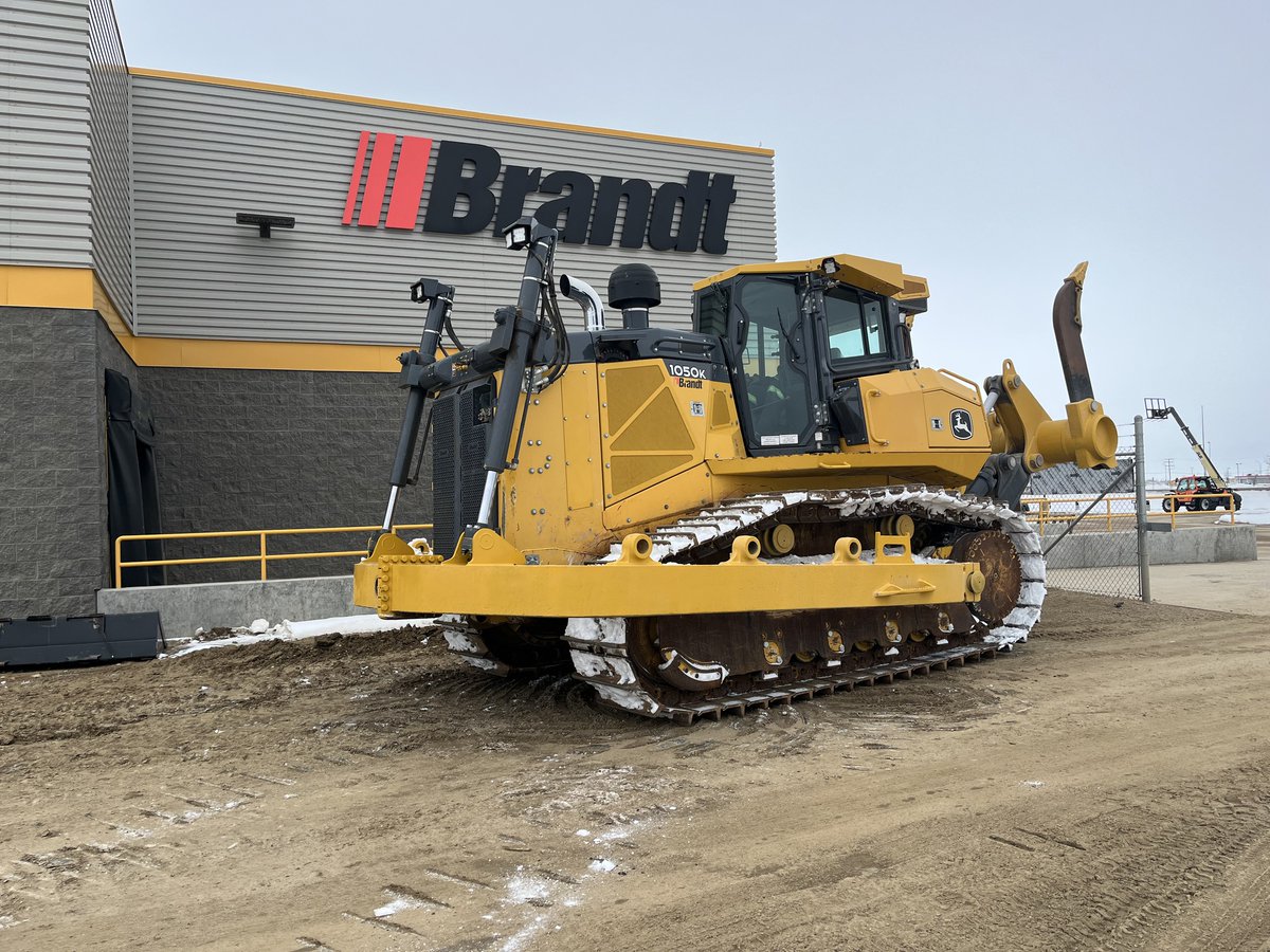 Run don’t crawl to get this powerful 2018 John Deere 1050K crawler dozer! Available now: bit.ly/3xJLDcx #MachineMonday -- Précipitez-vous pour ce puissant 2018 John Deere 1050K de bouteur à chenilles! Disponible maintenant: bit.ly/3xuZ2Fm #LundiMachine