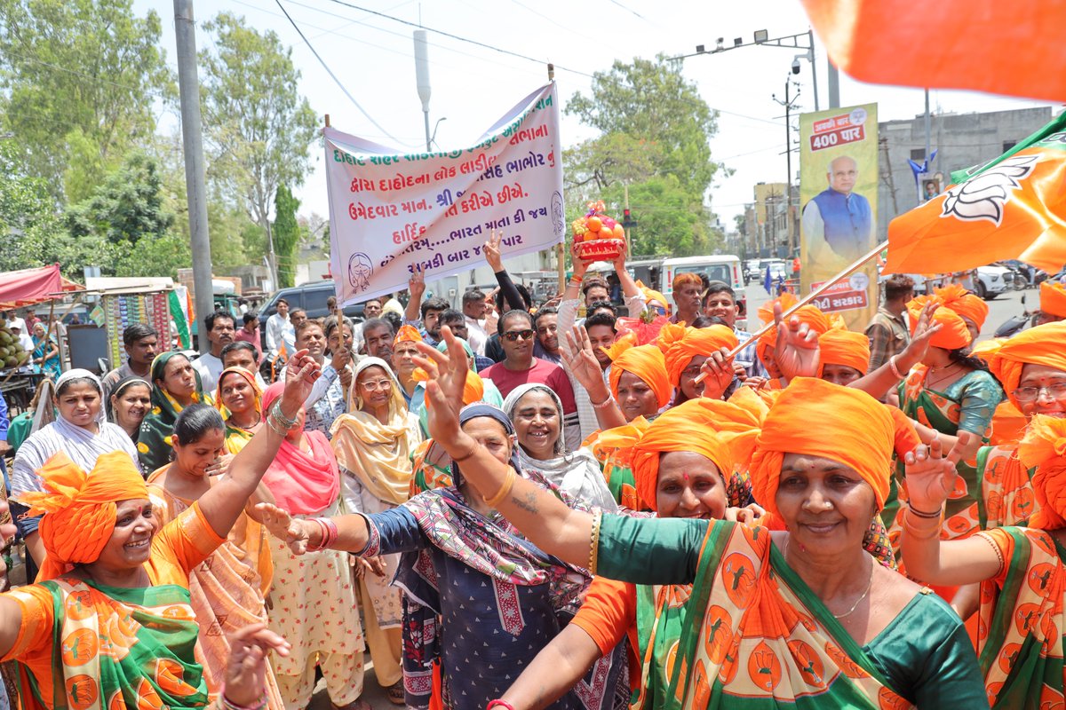 BJP4Gujarat's tweet image. ભવ્ય વિજયનો અતૂટ વિશ્વાસ
ફરી એકવાર મોદી સરકાર

આજરોજ દાહોદ લોકસભા બેઠકના ઉમેદવાર શ્રી @jsbhabhor વિજય સંકલ્પ રેલી યોજાઈ.

આ પ્રસંગે રાજ્યકક્ષાના મંત્રી શ્રી @bachubhaikhabad , જિલ્લા પ્રમુખ શ્રી શંકરભાઈ અમલિયાર,  લોકસભા પ્રભારી શ્રી રામસિંહ રાઠવા,સહિત આગેવાનો, હોદ્દેદારો અને મોટી…