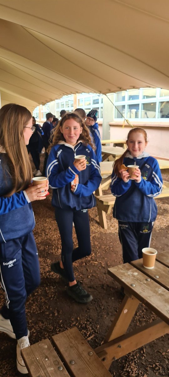 1st year students enjoyed a cup of 'Positivi-tea' and chats this morning as part of @stjosephsrush Wellbeing week 💙 Connections and relationships really matter 💙 @RoisinMcGowan42 @JudiOBoyle @ciaranreade