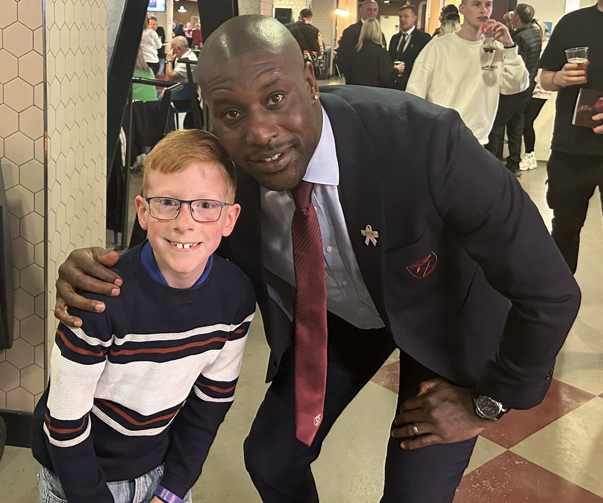 LewisLittleLegs tweet media