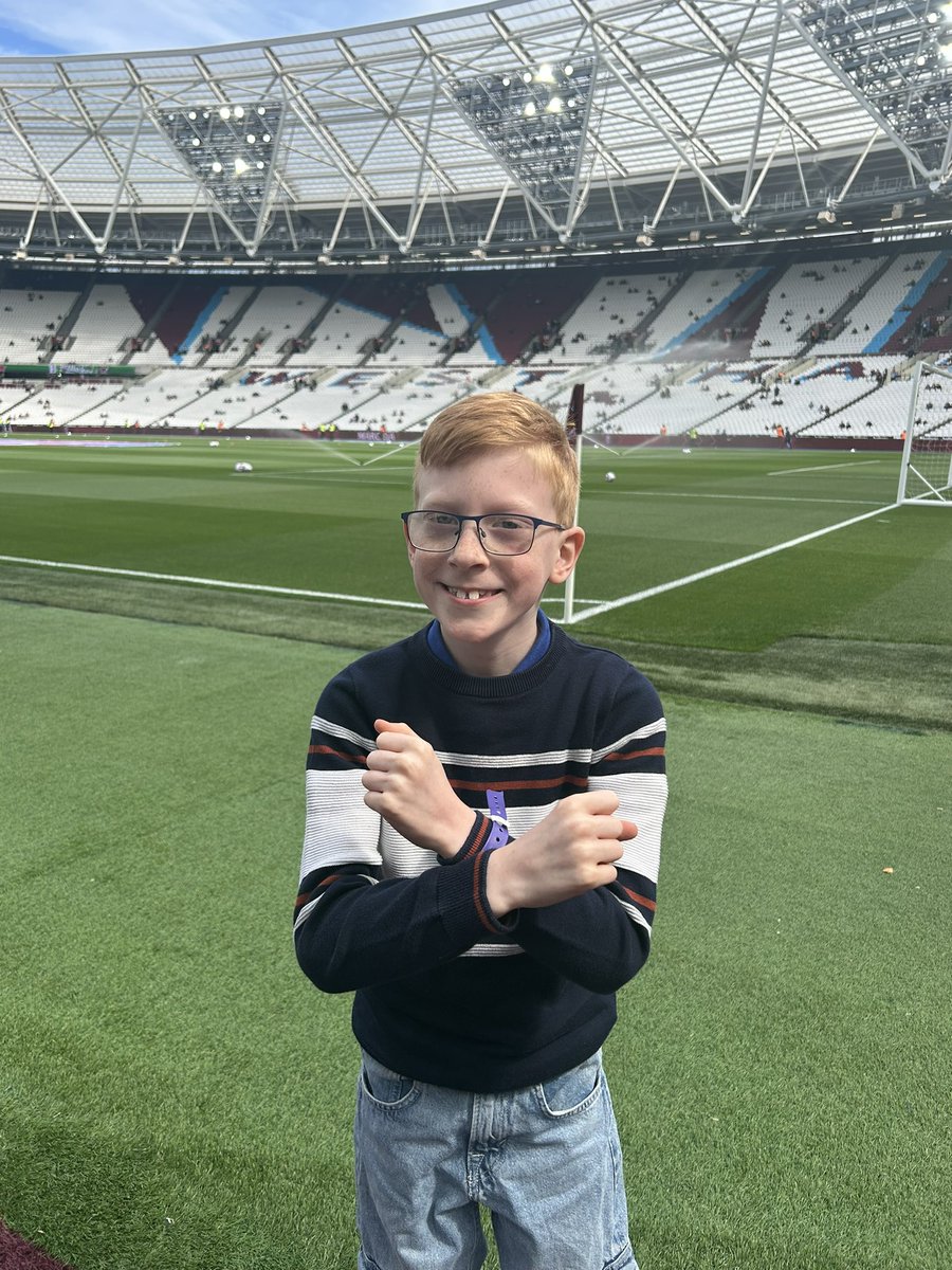 LewisLittleLegs tweet media