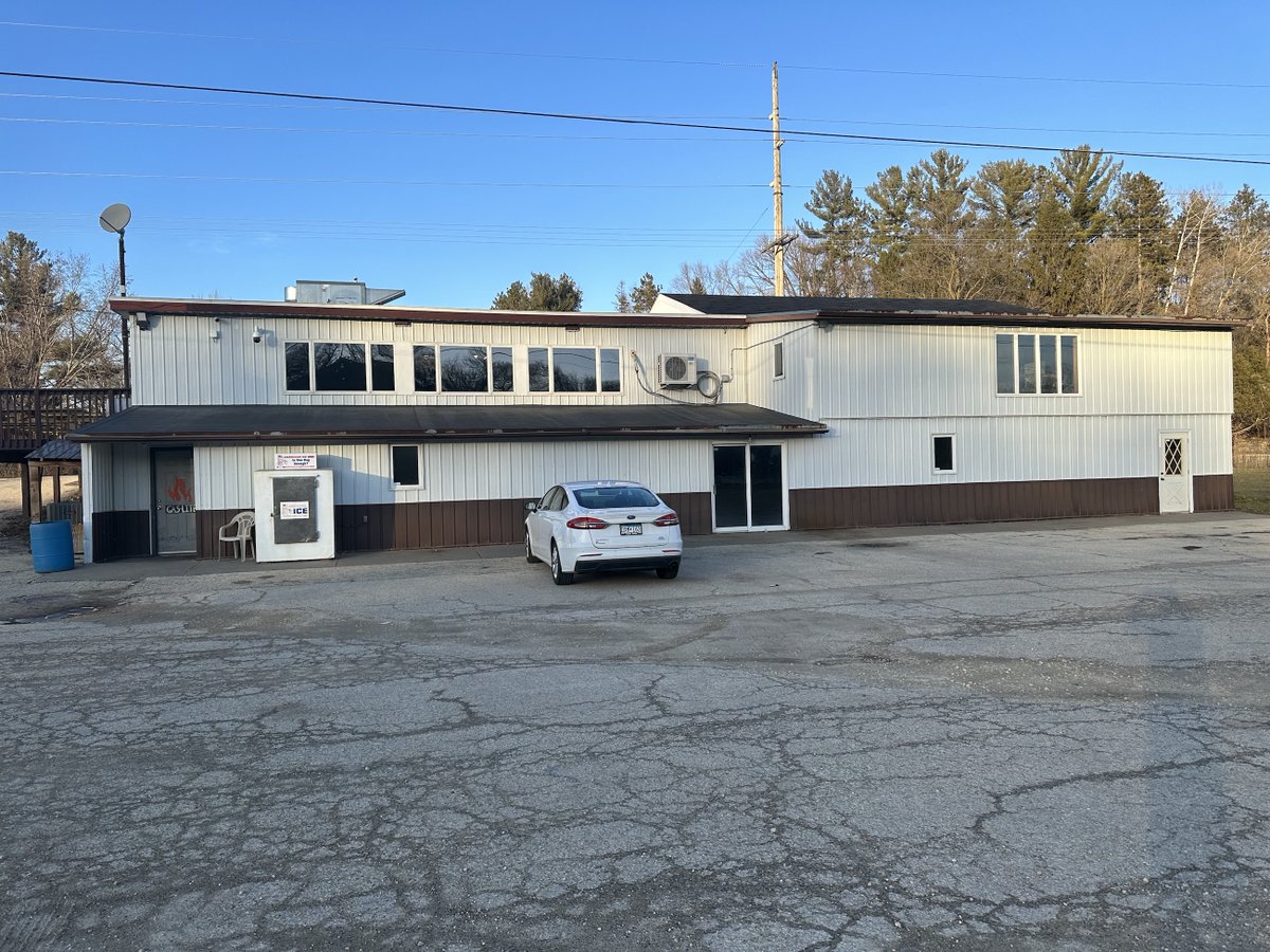 GreywolfCRE's tweet photo. NEW LISTING | FOR SALE
This bar and grill located on Trimbelle Creek in Ellsworth is available for sale. On 17.96 acres, the property has a fully operating business, a campsite and baseball diamond on the site.

https://t.co/KA90gI1yue or contact Steve Turner.

#newlisting https://t.co/Yy0ygtl7Jl