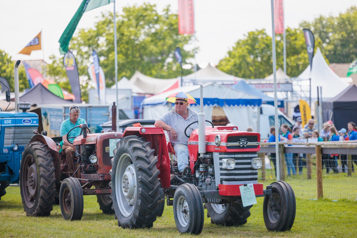 🚜Vintage Tractor competition entries close today 🚜 A huge thank you to @Vapormatic for once again sponsoring our vintage tractor classes. Your support is highly appreciated. Head to our website to enter - showingscene.com/events/devon-c… #devoncountyshow #vintagetractors #vapormatic