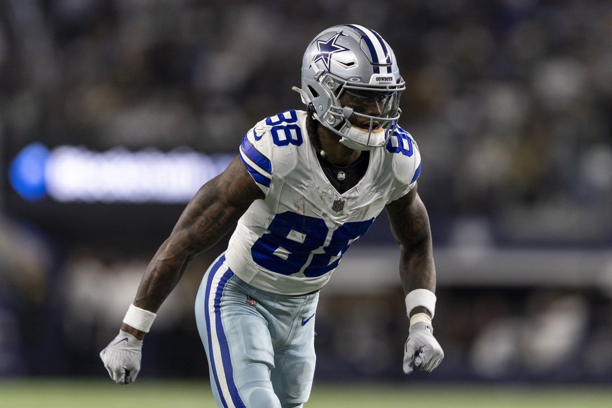 Cowboys WR CeeDee Lamb isn’t expected to attend the start of Dallas’ voluntary off-season program Monday while he awaits a new contract to replace the one scheduled to pay him a fully-guaranteed $17.199 million for his upcoming fifth-year option season.