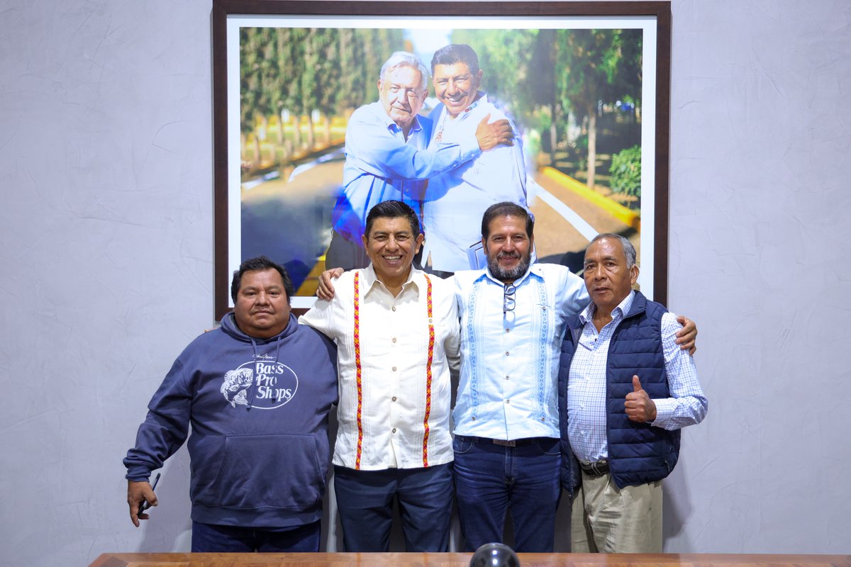 Recibimos en la Casa del Pueblo al presidente municipal de Santa Gertrudis, Zimatlán, el profesor Concepción Ibáñez Contreras, con quien platicamos para revisar los avances de los trabajos que se realizan en su comunidad.