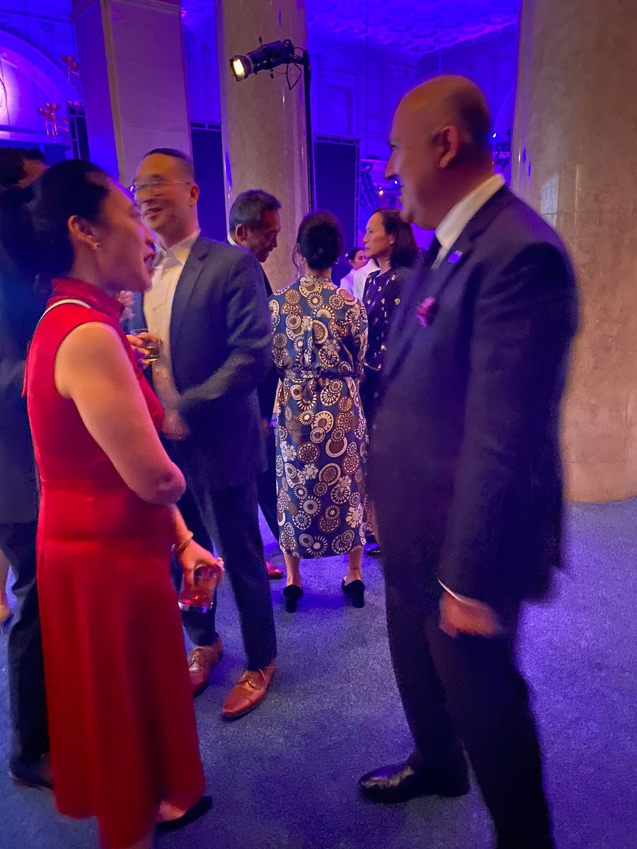 Commissioner Manuel Castro celebrated the Korean American Family Service Center's 35th Anniversary with @CMSandraUng . He wished for solid continuity in the organization's community services and empowerment work. Happy 35 years @KAFSCNY 🙌