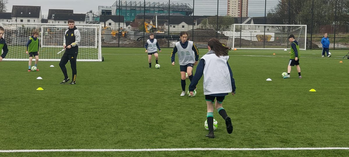 CelticSocAcad's tweet photo. 🍀🏴 Our long standing partners @DonBoscosFc are over from Derry for a #TeamTour
On Day 1 they were hosted for lunch in the stadium by @celticparkevent followed by a stadium tour!
After that was their 1st coaching session of the trip with our coaches ⚽️
#CelticSoccerAcademy https://t.co/je3NgEzSxk