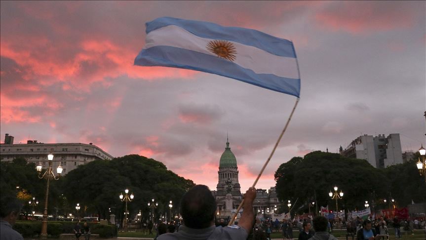 “Mojca”

Porque una chica se dio cuenta que los argentinos pronunciamos “mojca” cuando queremos decir “mosca”.

Y los usuarios descubrieron que lo mismo ocurre con otras palabra como “dijco”, “ajco”, “májcara”, “pejcar”, entre otras.