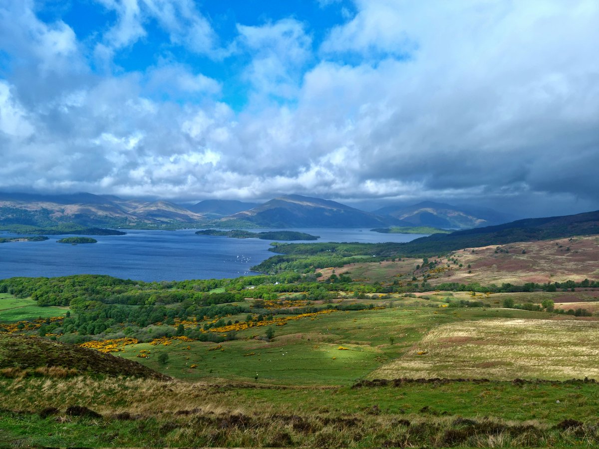 The Conic hill view over Loch Lomond- happy new week friends 

#ScotlandisNow #StormHour #photography #photooftheday #landscape #OutAndAboutScotland #landscapephotography 
@VisitScotland @ScotsMagazine #friends #ThePhotoHour #stvsnaps #beautiful