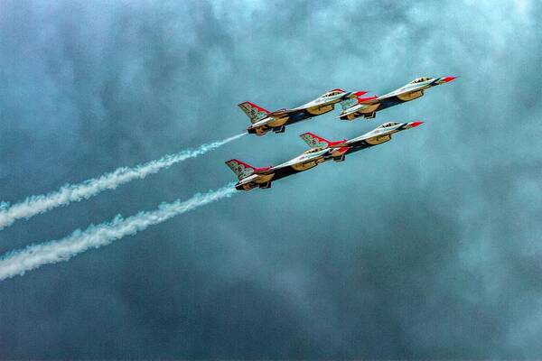 USAF Thunderbirds! fineartamerica.com/featured/usaf-… #USAFThunderbirds #BillGallagherPhotography #Thunderbirds #AirForce #BuyIntoArt #AYearForArt #BillGallagher