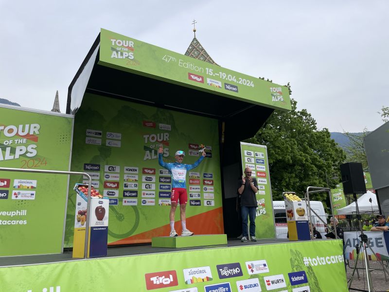 tuttobiciweb_it's tweet image. Dopo un giornata d'attacco al #TotA, Mattia #Bais è andato a vestire la maglia di miglior scalatore e, ciliegina sulla torta, anche quella dei traguardi volanti.
tuttobiciweb.it/article/171319…