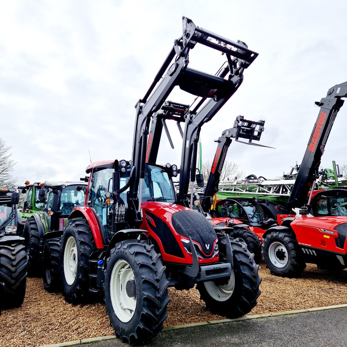 New Valtra A115 – in stock ✅ Small but mighty, this 115HP compact tractor delivers big productivity & all-day comfort. Would like to take a closer look? Contact us ➡️ tnsgroup.co.uk/branches/ #Valtra #NewTractor