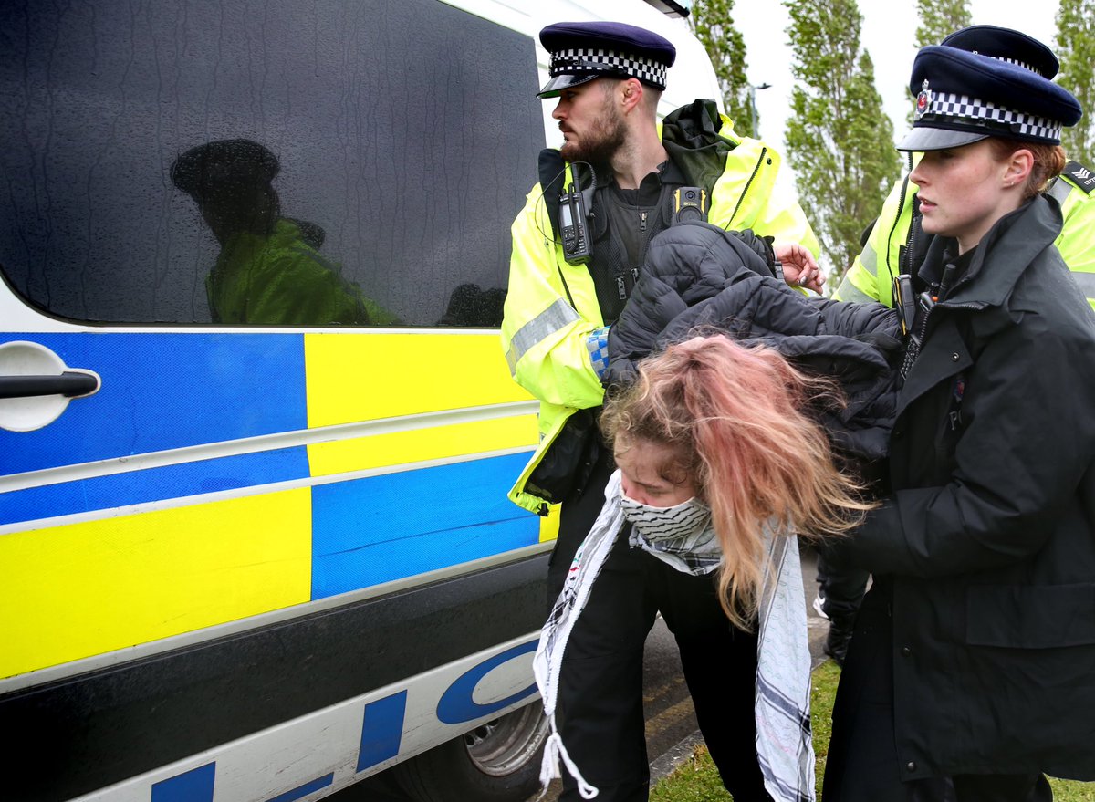 Five actionists arrested after they blockaded Kent’s Israeli weapons factory! #ShutElbitDown